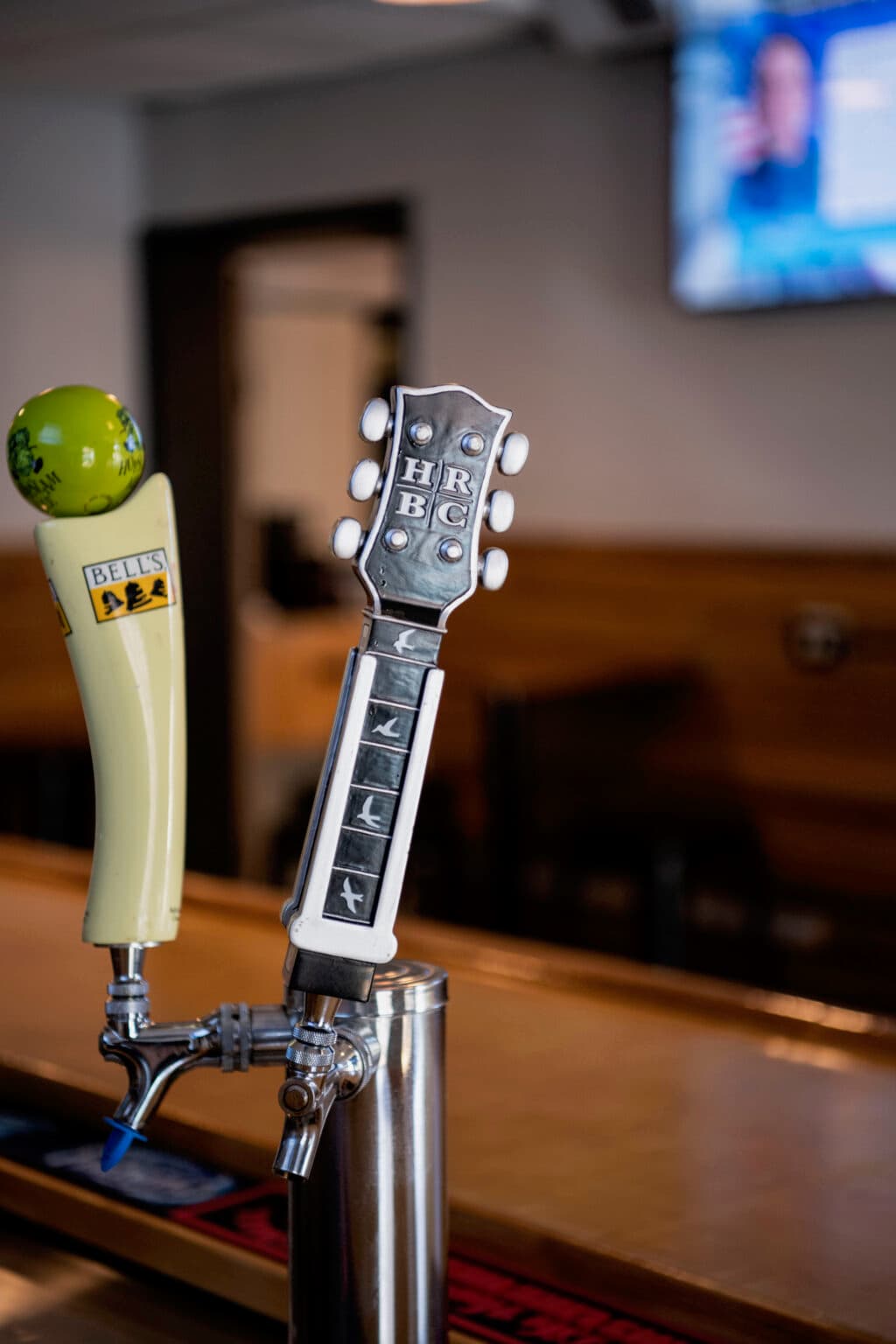 Heavy Riff guitar-headstock tap handle